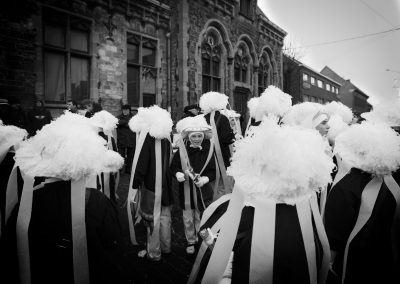 Paysans dans les rues de Binche lors du mardi gras au carnaval de Binche en 2013.