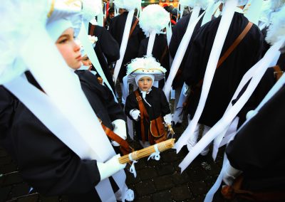 Paysans au carnaval de Binche.