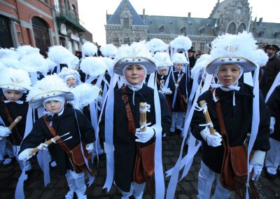 Paysans au carnaval de Binche.