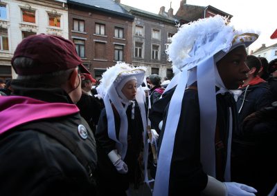 Paysans au carnaval de Binche.
